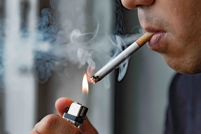 Bỏ thuốc lá là một trong những cách trị cao huyết áp tại nhà